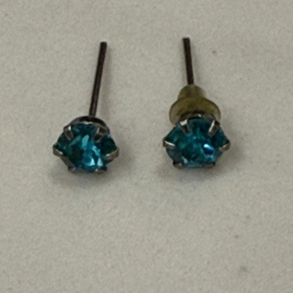 Teal Blue Rhinestone Stud Earrings Jewelry Classic Minimalist Sparkly Women - Picture 1 of 3